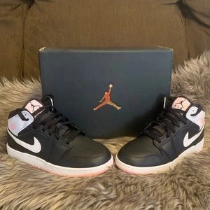 Air Jordan 1 Mid
